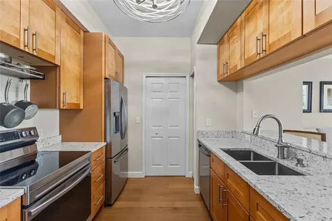 1064 N Tamiami Trail Sarasota FL 34236
