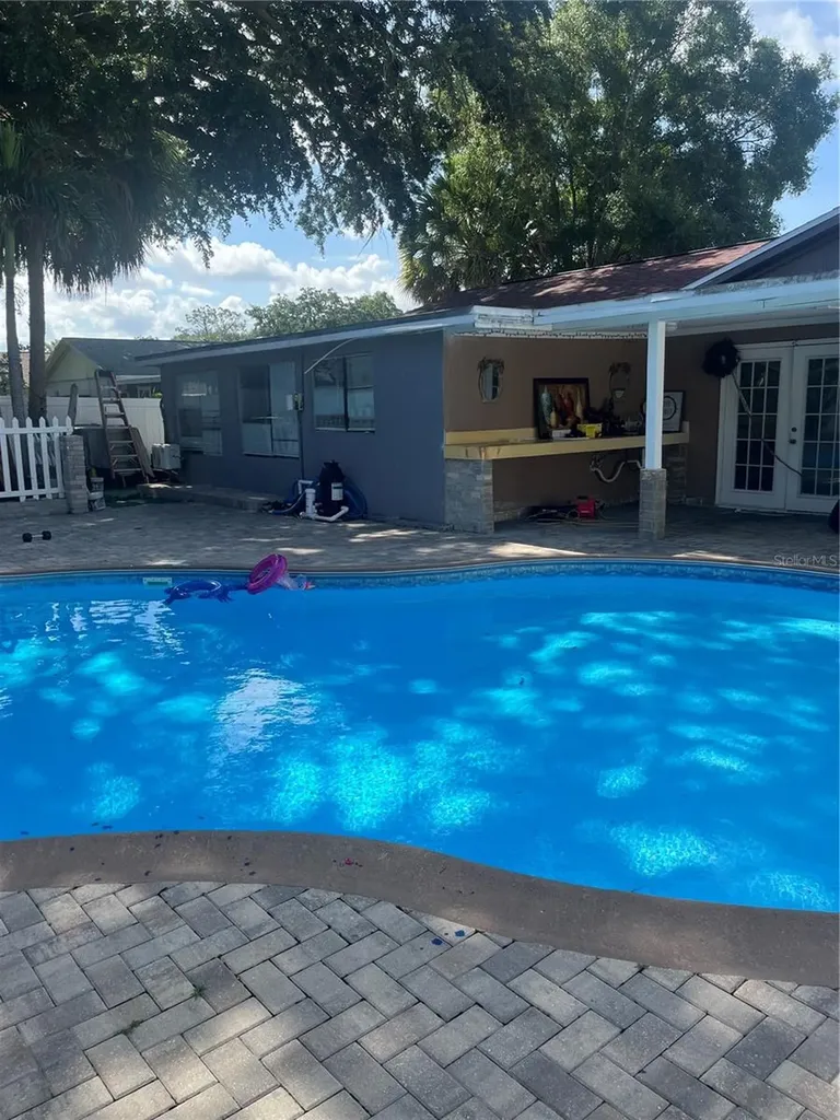 8015 Jackson Spring Tampa FL 33615