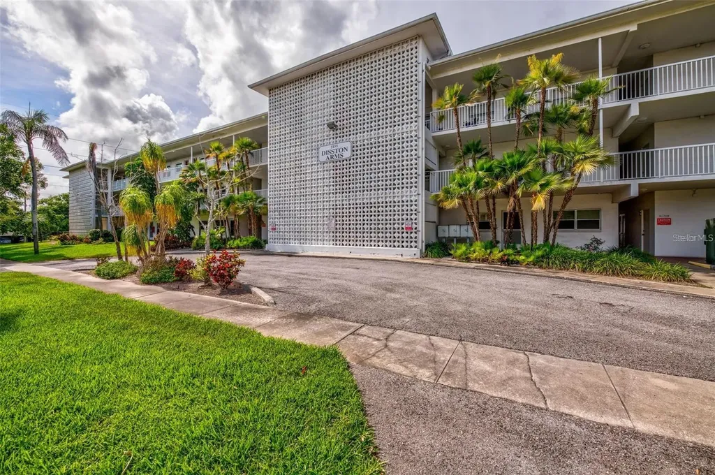 5155 9th Avenue N St Petersburg FL 33710