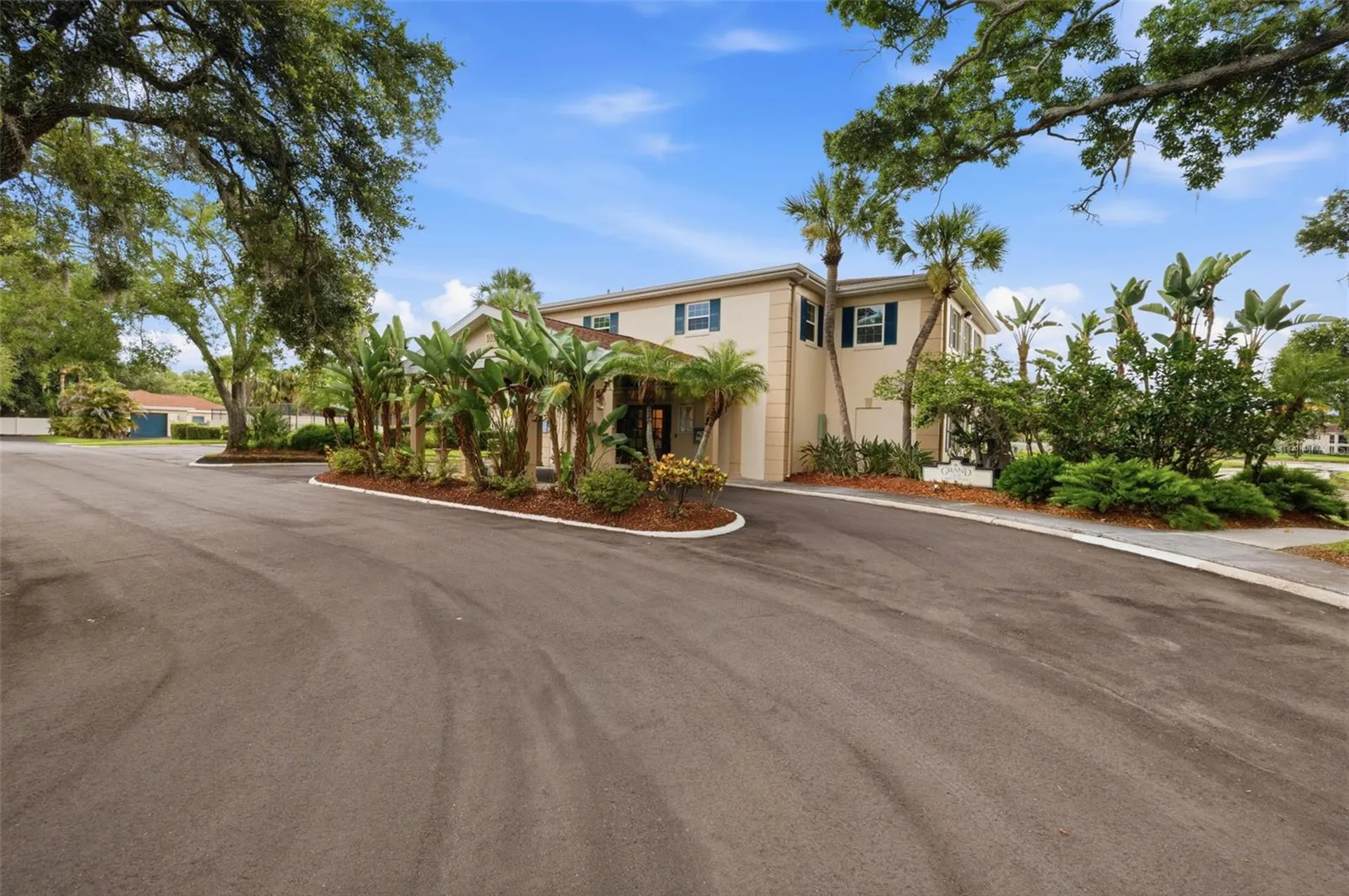 10316 Club Circle Tampa FL 33618