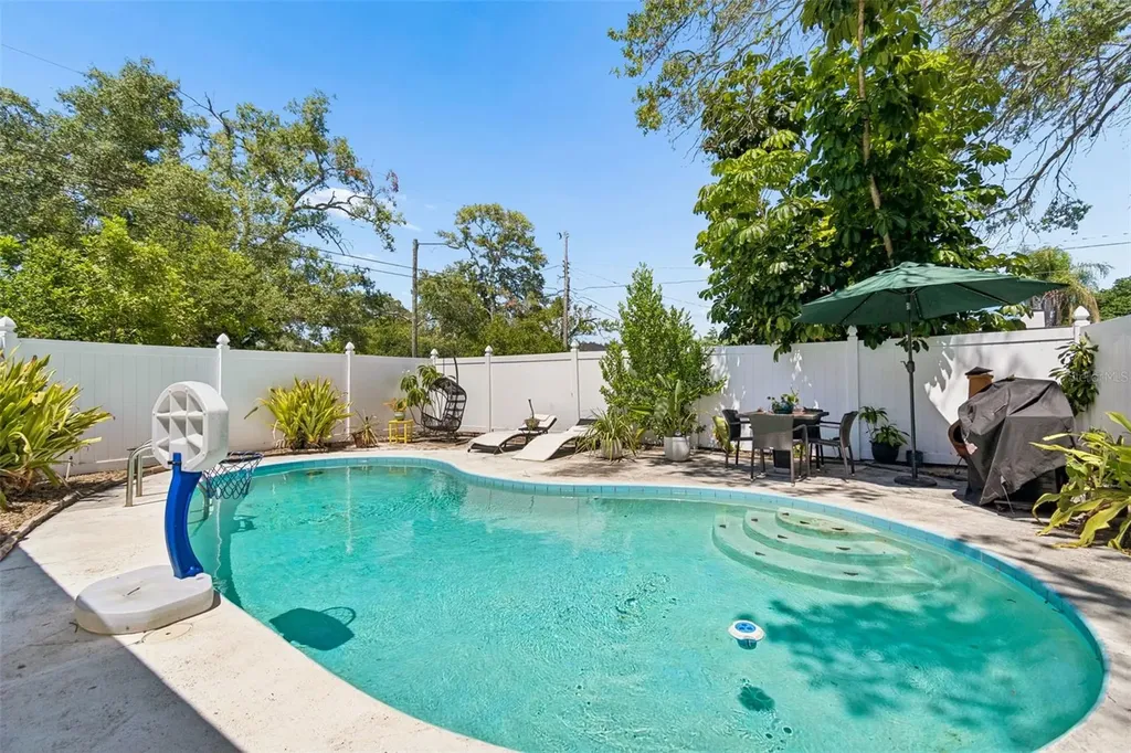 4601 16th Avenue N St Petersburg FL 33713