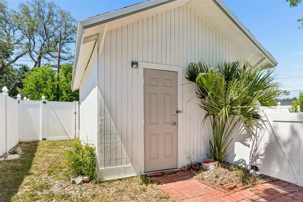 4601 16th Avenue N St Petersburg FL 33713