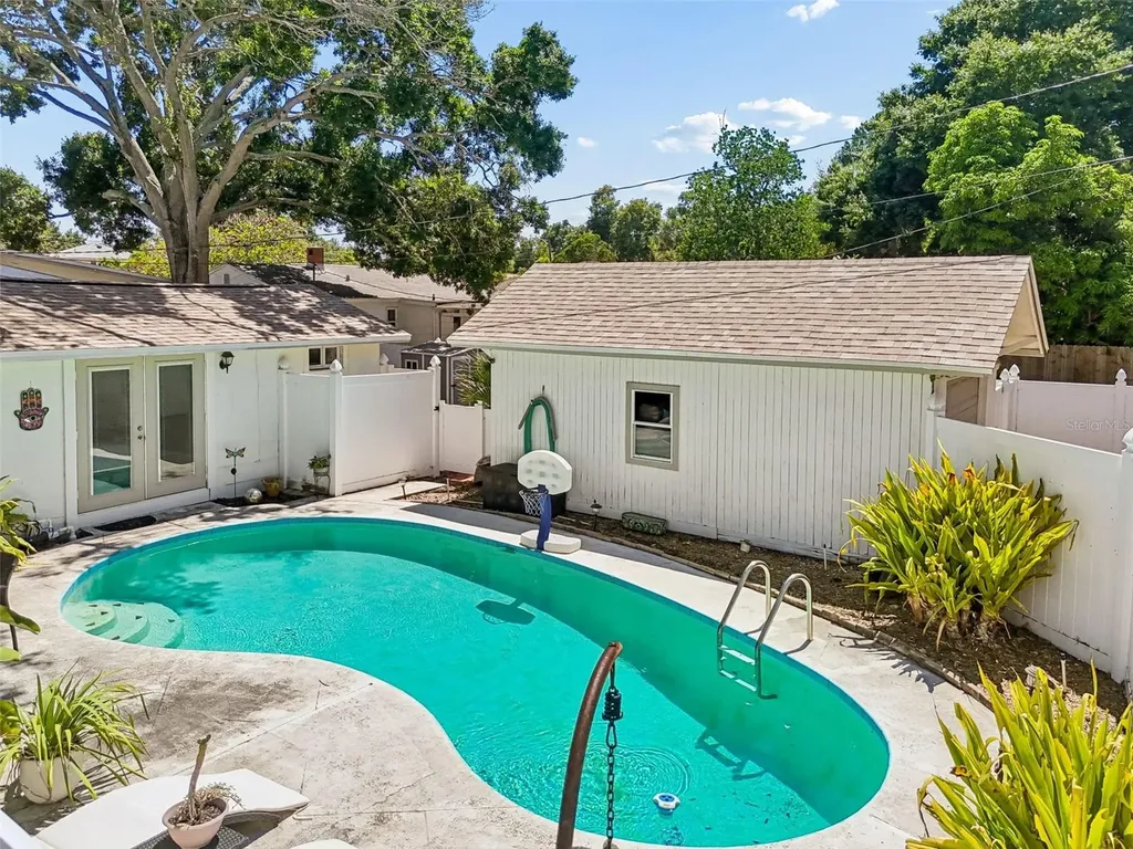 4601 16th Avenue N St Petersburg FL 33713