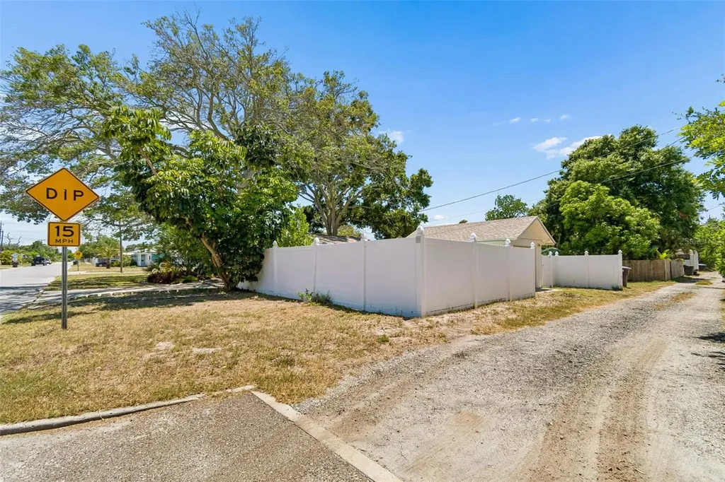4601 16th Avenue N St Petersburg FL 33713