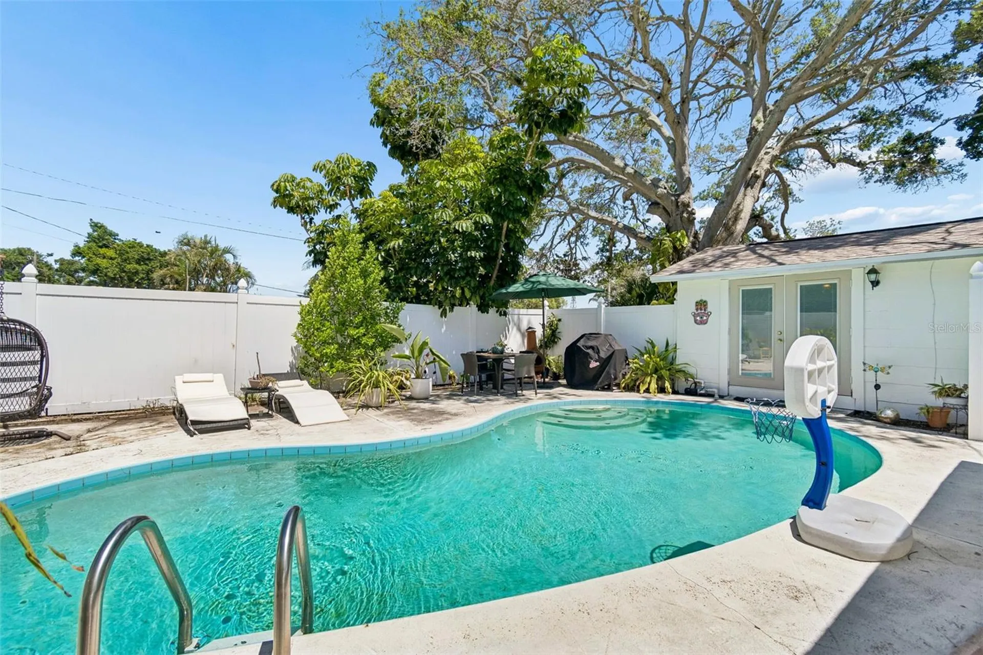 4601 16th Avenue N St Petersburg FL 33713