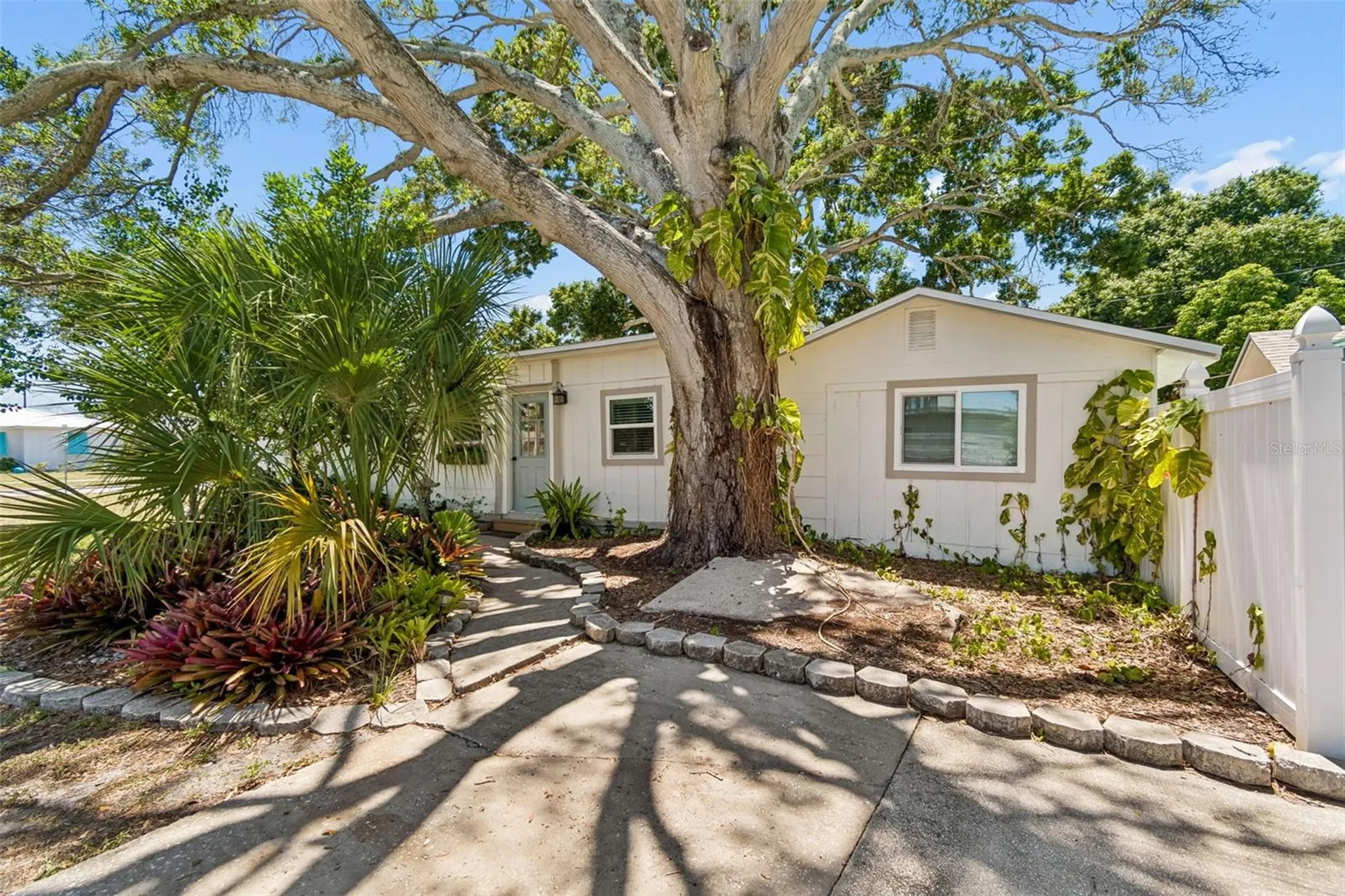 4601 16th Avenue N St Petersburg FL 33713