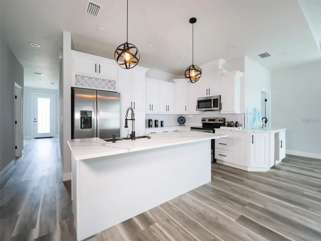 2303 W Ivy Street Tampa FL 33607