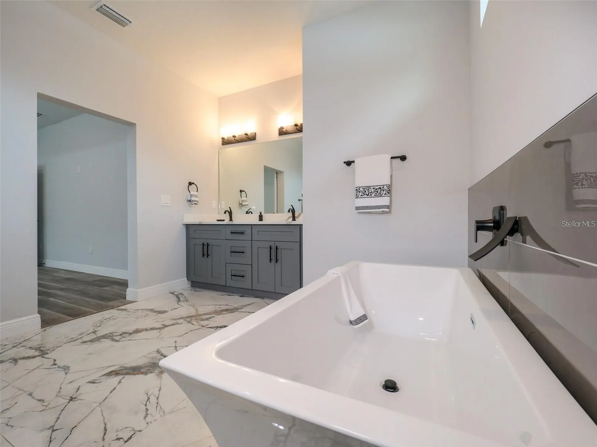 2303 W Ivy Street Tampa FL 33607