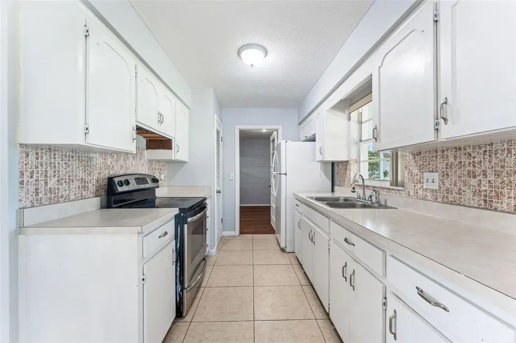 1754 Foxboro Drive Orlando FL 32812