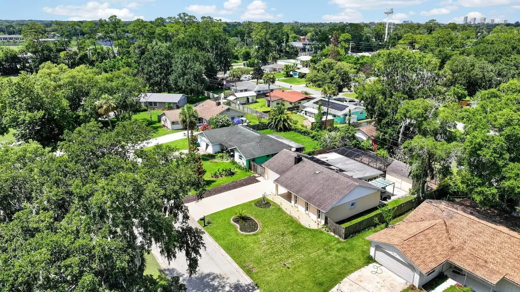 1017 E Indian Oaks Daytona Beach FL 32117