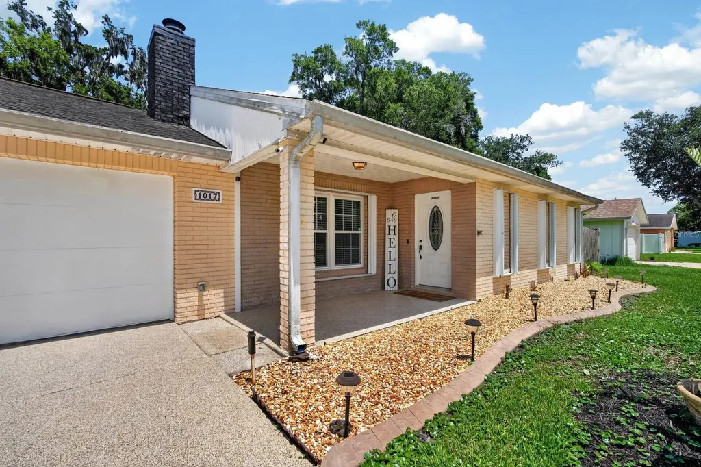 1017 E Indian Oaks Daytona Beach FL 32117