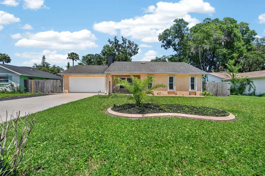 1017 E Indian Oaks Daytona Beach FL 32117