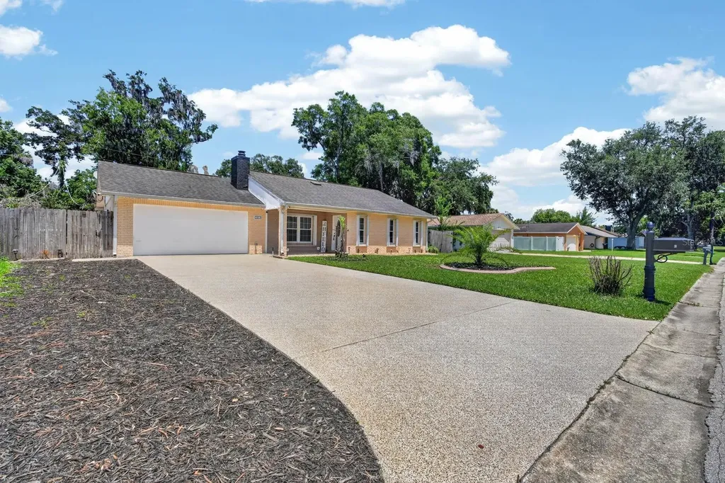 1017 E Indian Oaks Daytona Beach FL 32117