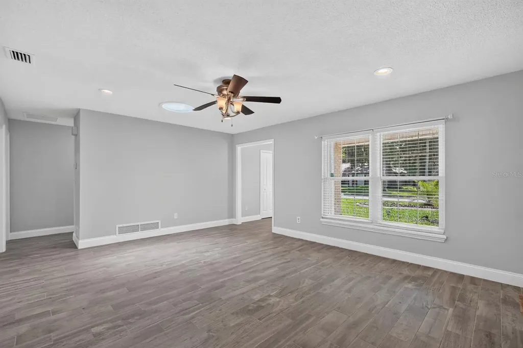 1017 E Indian Oaks Daytona Beach FL 32117