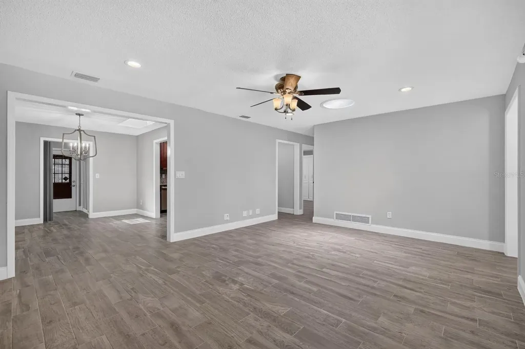 1017 E Indian Oaks Daytona Beach FL 32117