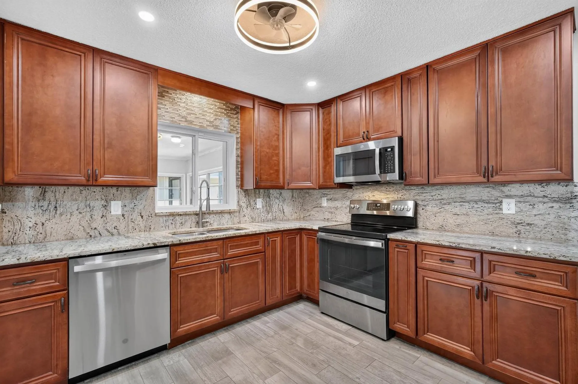 1017 E Indian Oaks Daytona Beach FL 32117