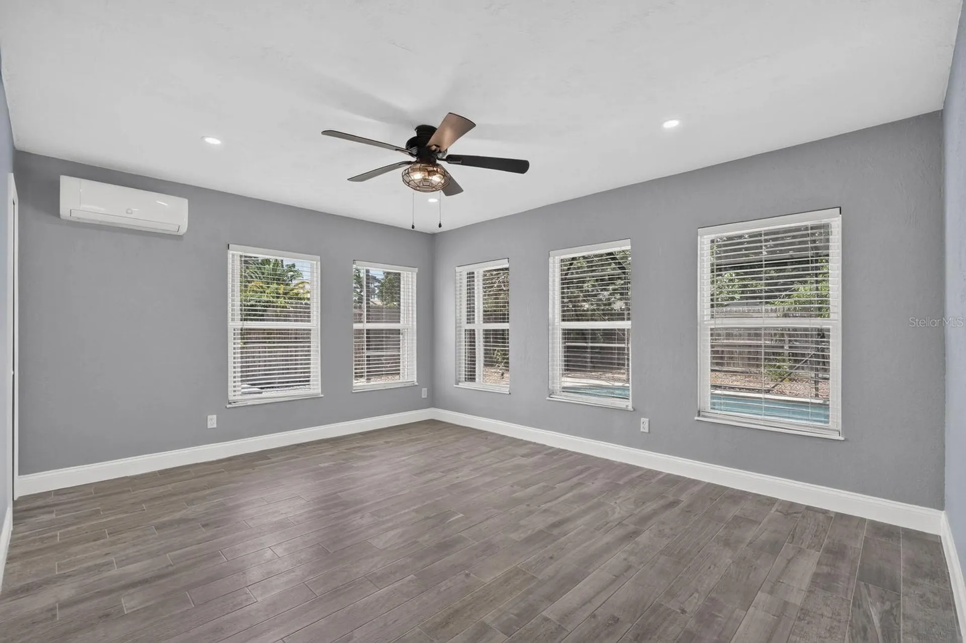 1017 E Indian Oaks Daytona Beach FL 32117