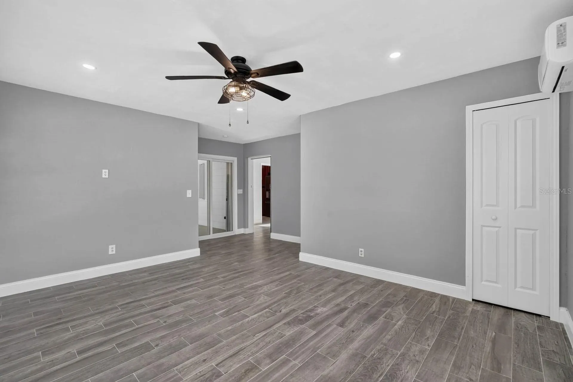 1017 E Indian Oaks Daytona Beach FL 32117