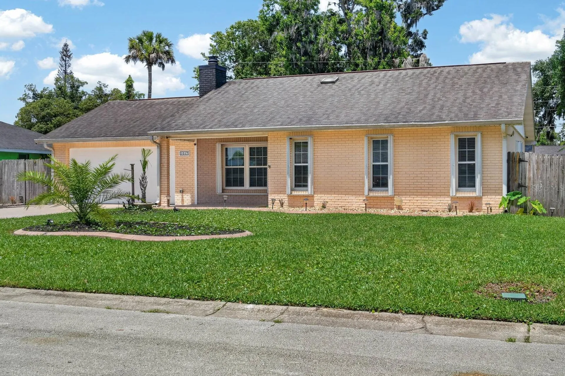 1017 E Indian Oaks Daytona Beach FL 32117