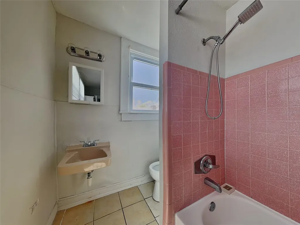 2904 W Chestnut Street Tampa FL 33607