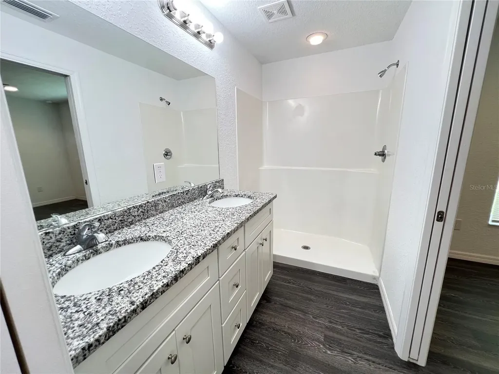190 Fisher Way Ocklawaha FL 32179