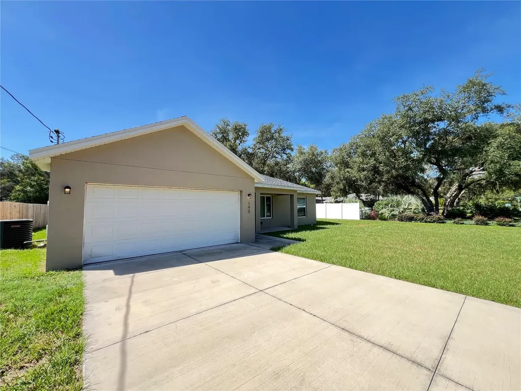 190 Fisher Way Ocklawaha FL 32179