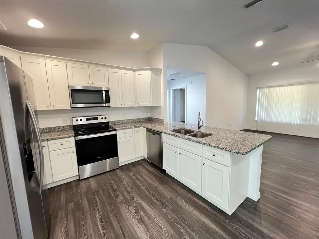 190 Fisher Way Ocklawaha FL 32179