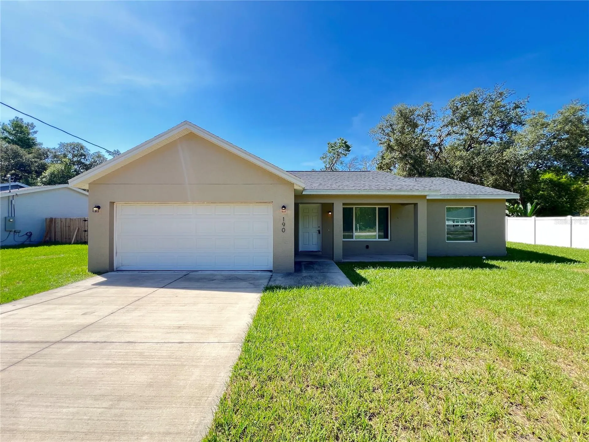 190 Fisher Way Ocklawaha FL 32179