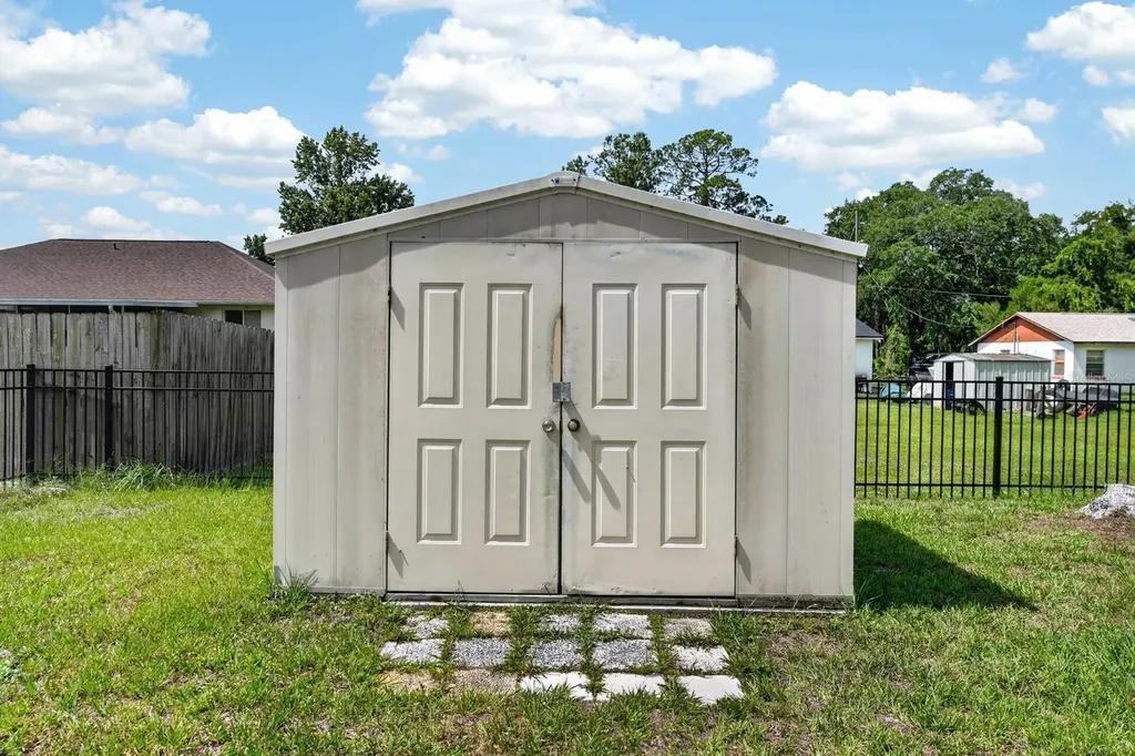 277 Debary Drive Debary FL 32713