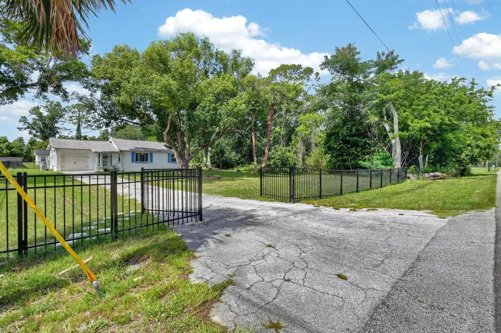 277 Debary Drive Debary FL 32713