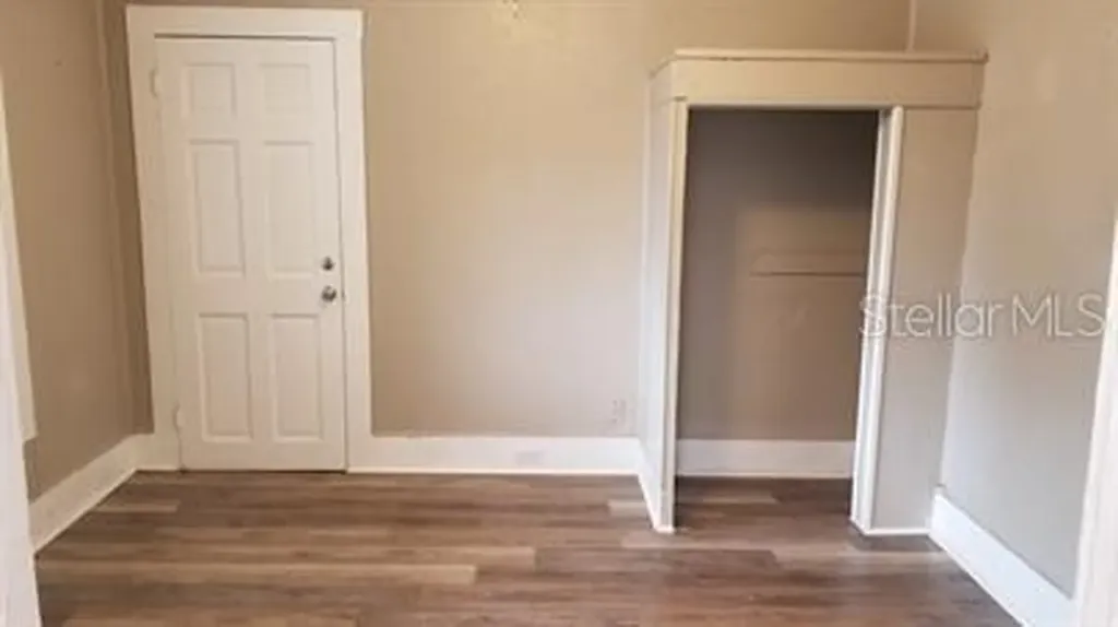 317 E Tarpon Avenue Tarpon Springs FL 34689