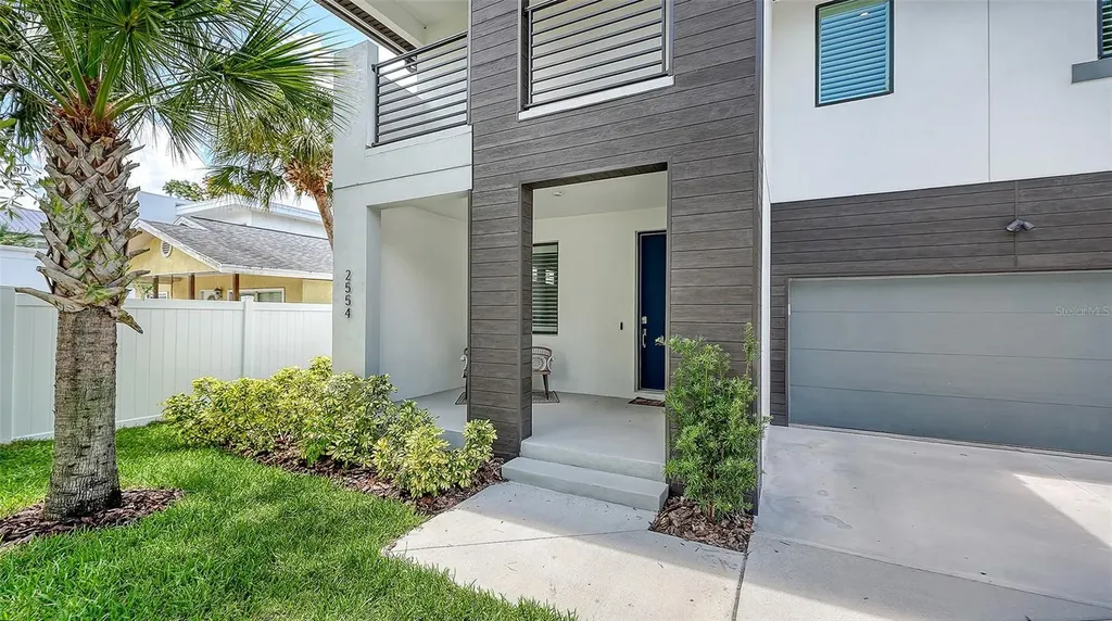 2554 Floyd Street Sarasota FL 34239