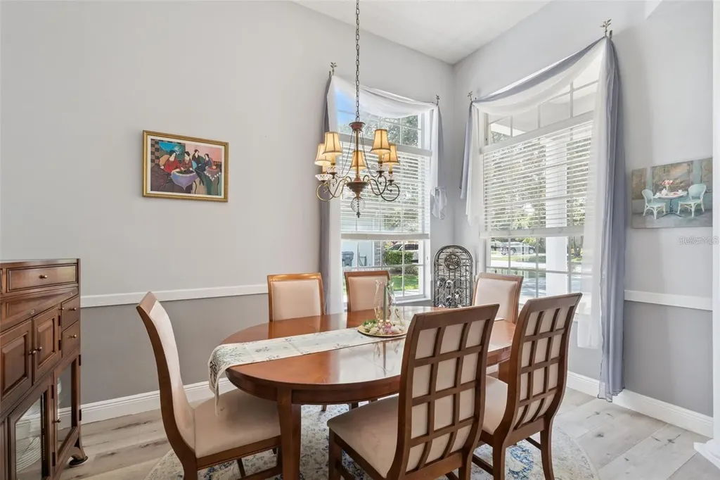 529 Johns Landing Way Oakland FL 34787