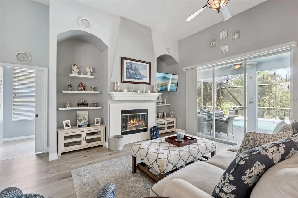 529 Johns Landing Way Oakland FL 34787