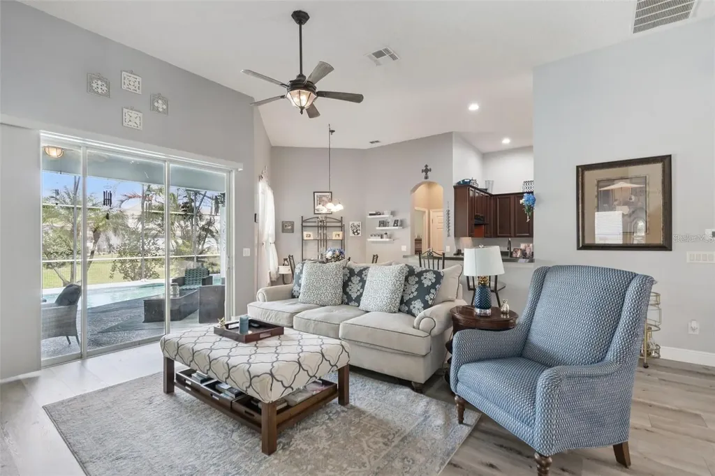 529 Johns Landing Way Oakland FL 34787