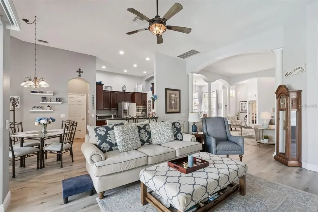 529 Johns Landing Way Oakland FL 34787