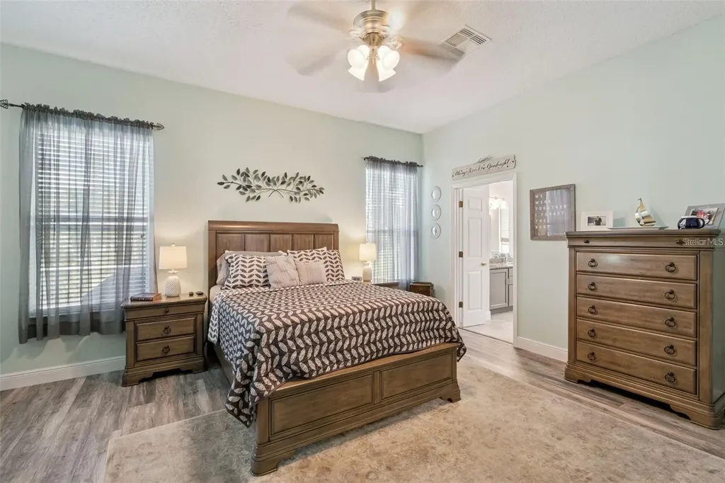 529 Johns Landing Way Oakland FL 34787