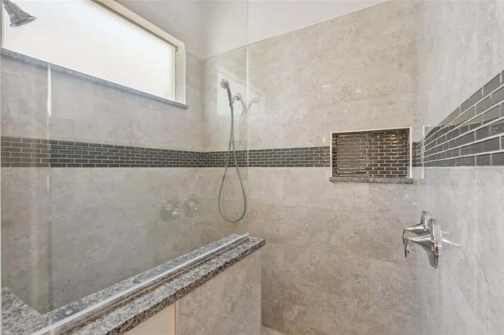 529 Johns Landing Way Oakland FL 34787