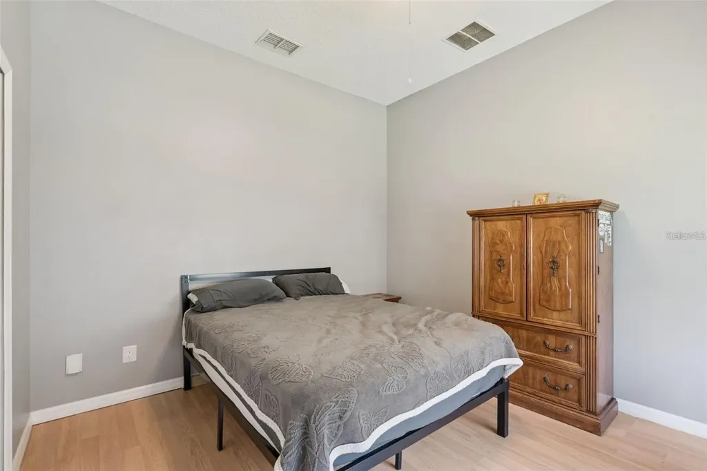 529 Johns Landing Way Oakland FL 34787