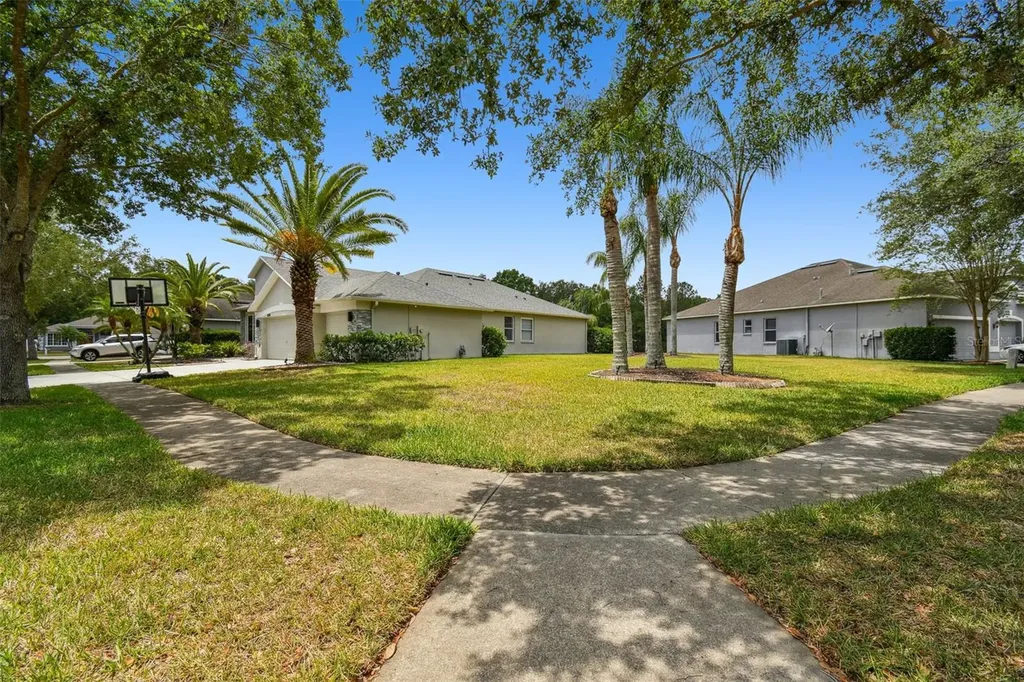 8208 Pinewood Run Court Tampa FL 33647
