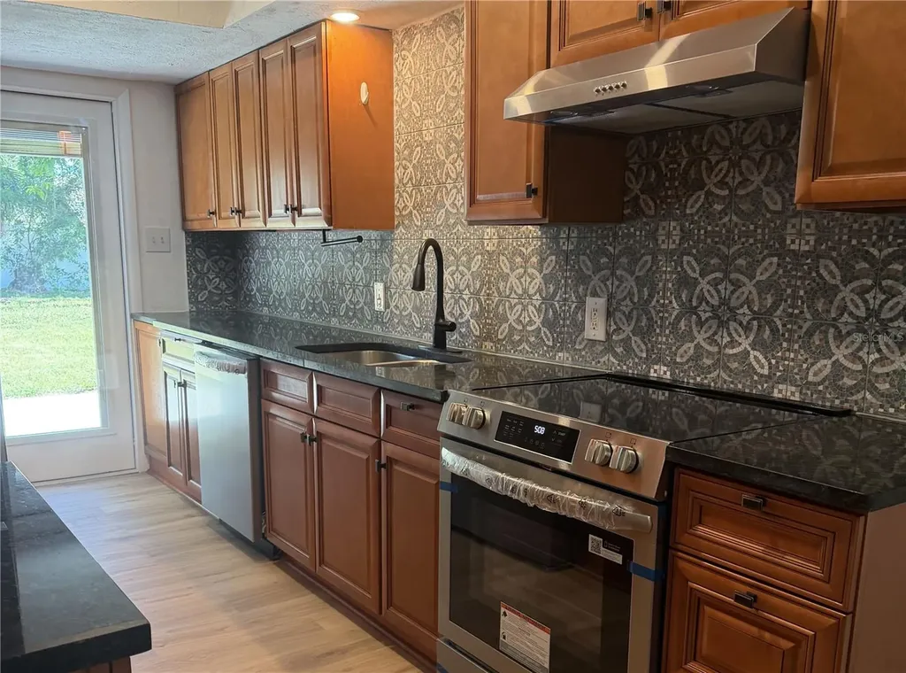 870 86th Avenue N St Petersburg FL 33702