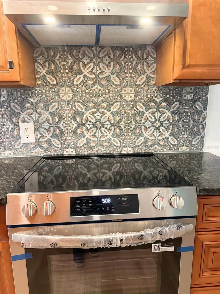 870 86th Avenue N St Petersburg FL 33702