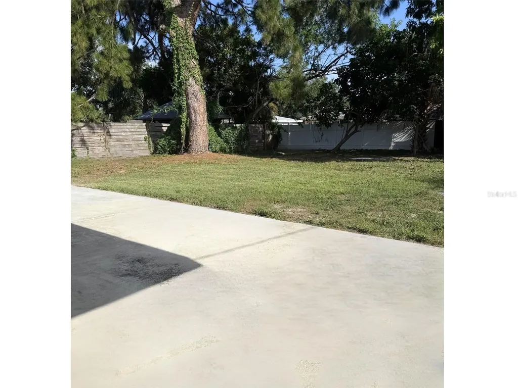 870 86th Avenue N St Petersburg FL 33702