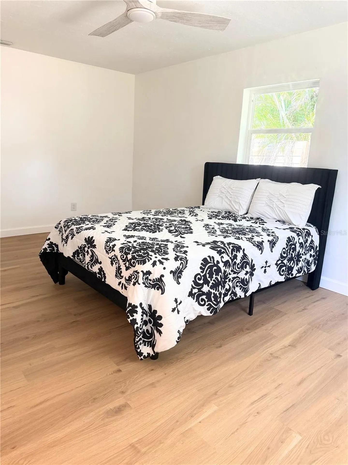 870 86th Avenue N St Petersburg FL 33702