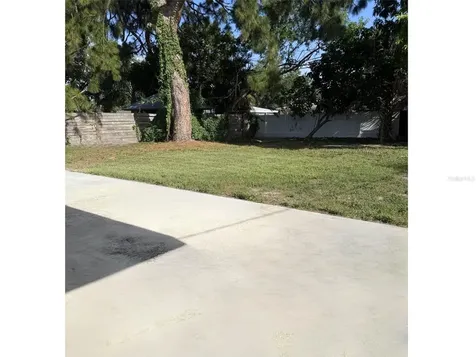 870 86th Avenue N St Petersburg FL 33702