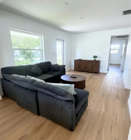 870 86th Avenue N St Petersburg FL 33702