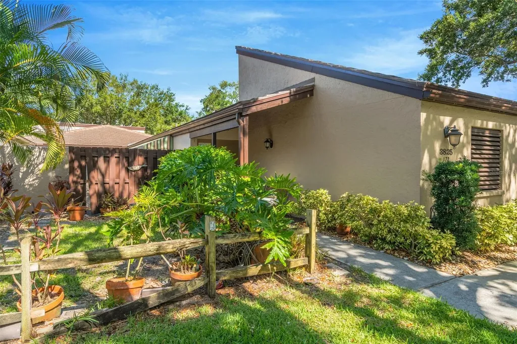 3825 Glen Oaks Manor Drive Sarasota FL 34232