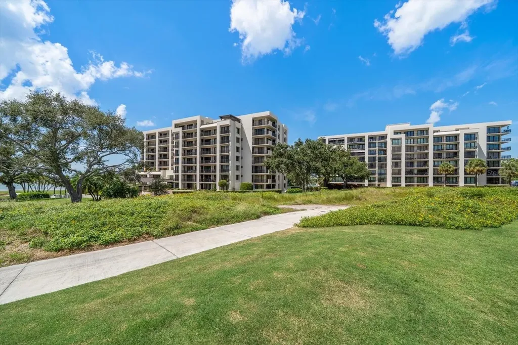 4 Belleview Boulevard Belleair FL 33756