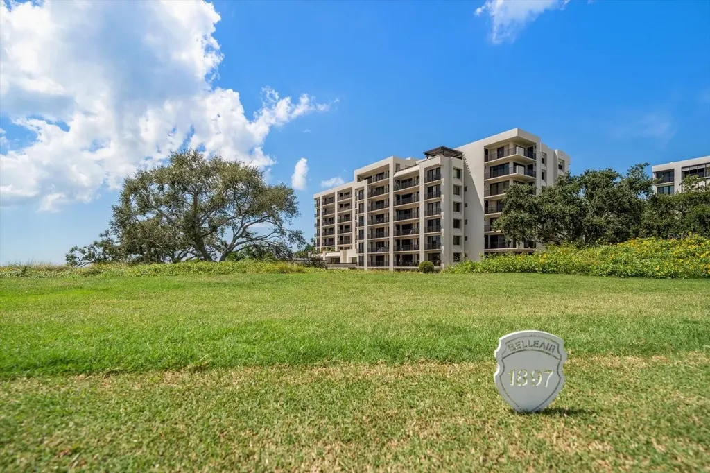 4 Belleview Boulevard Belleair FL 33756