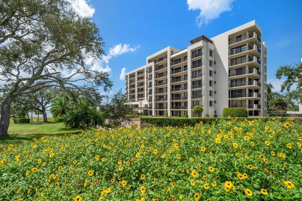 4 Belleview Boulevard Belleair FL 33756